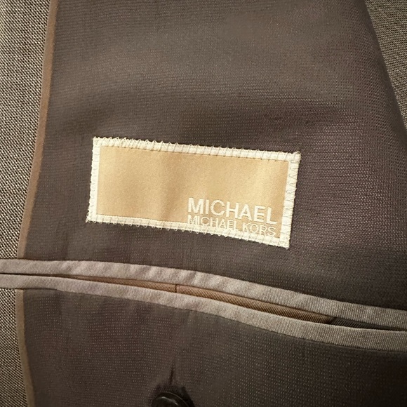Michael Kors 100% Wool Men’s Suit in Lt. Grey. Men’s Size 44R. - Picture 3 of 8